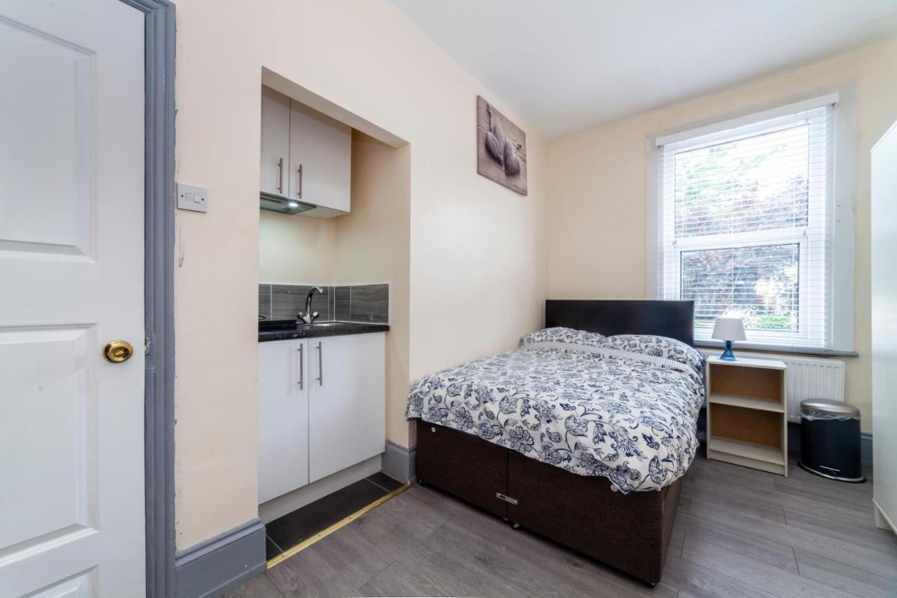 Highlands Gardens Suites Илфорд Экстерьер фото