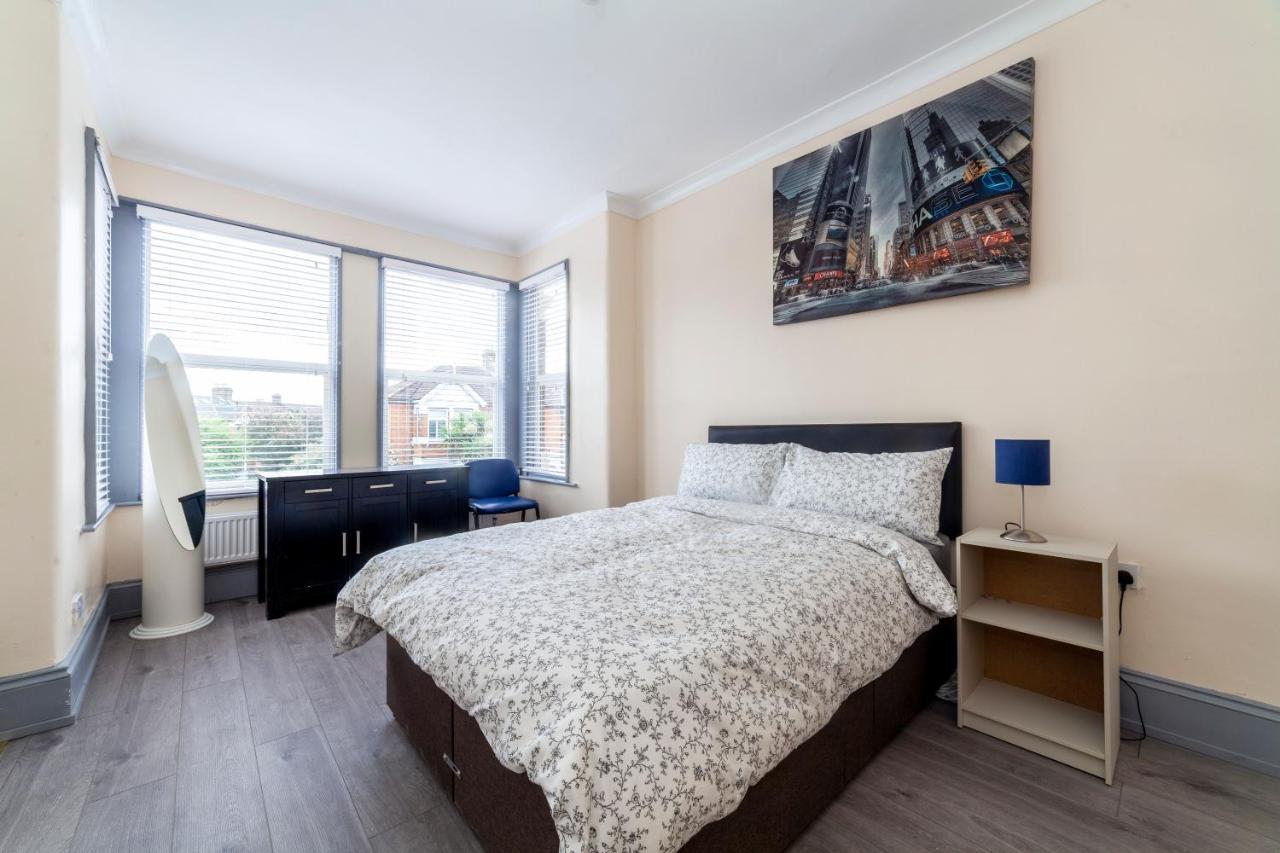 Highlands Gardens Suites Илфорд Экстерьер фото