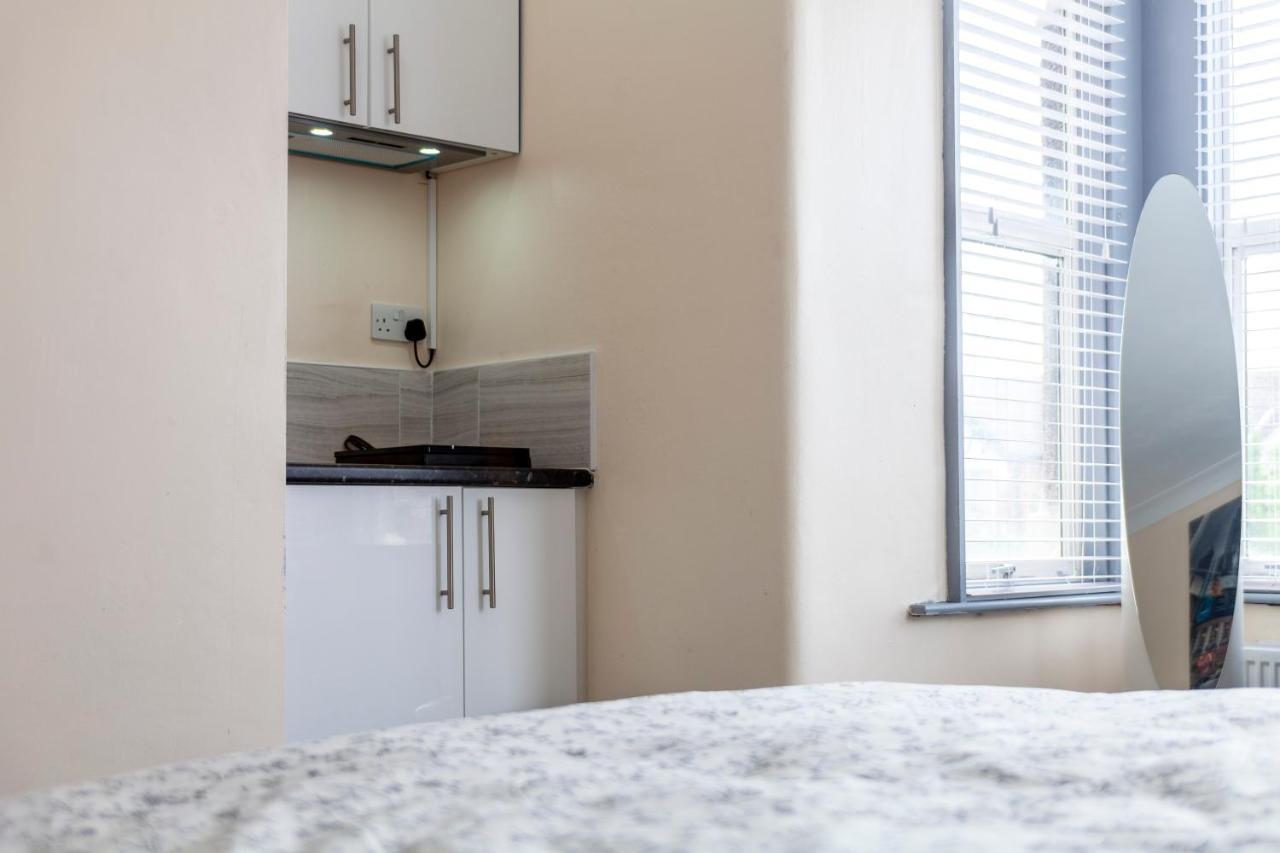 Highlands Gardens Suites Илфорд Экстерьер фото