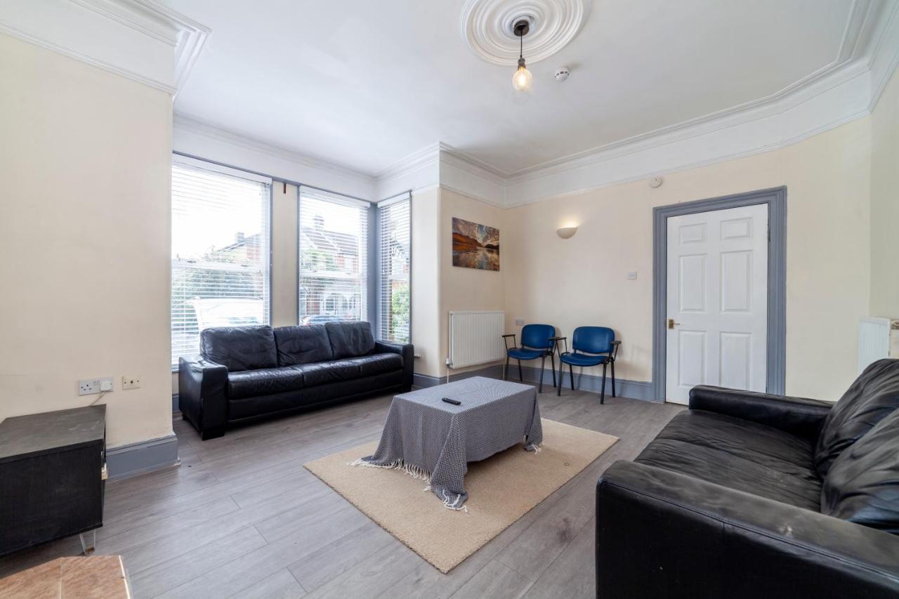 Highlands Gardens Suites Илфорд Экстерьер фото