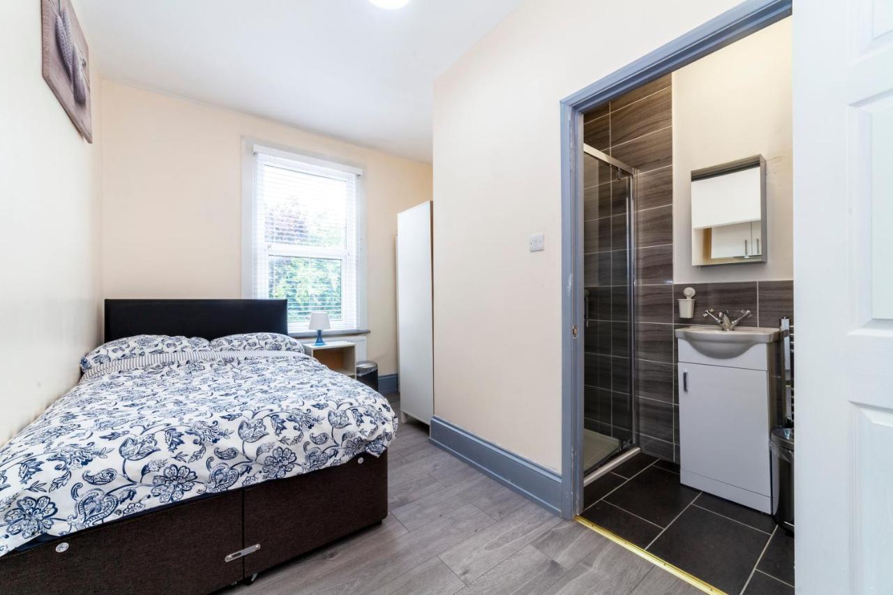 Highlands Gardens Suites Илфорд Экстерьер фото